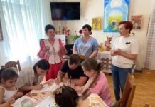 У Вінницькому обласному центрі народної творчості працює виставка «Дитинство прагне творчості» Дитинство прагне творчості»