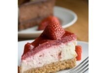 Полуничний сезон: що смачного можна приготувати з ягоди Полуничний чизкейк