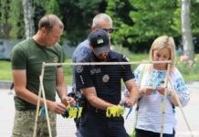 На вулицях Вінниці військові влаштували акцію «Конституція — основа моєї держави» Конституція — основа моєї держави»