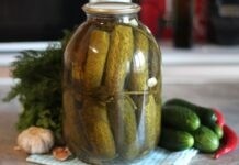 Огірковий розсіл сприяє схудненню та зробить ваші нігті красивими розсіл з банки з огірками