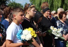 У Калинівці відкрили дві меморіальні дошки захисникам Сергію Перегончуку та Василю Мазуру. Відео