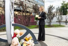 Голуби, які здіймаються в небо: перша леді відвідала Вінницю Олена Зеленська