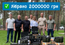 На два мільйона гривень закуплять дронів для фронту благодійники з Вінниці До громадського об’єднання “Ми-Вінничани” входять народний депутат VIII скликання Сергій Кудлаєнко, екс-голова Вінницької ОВА та колишній мер Вінниці, нардеп двох скликань Олександр Домбровський, партнерами ГО є чинні парламентарі Лариса Білозір, Геннадій Вацак та Микола Кучер, засновник Благодійного фонду “Український Альянс” Микола Філонов, керівник організації очільник Вінницької облдержадміністрації 2015-2019 р. Валерій Коровій.