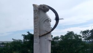 Пам'ятник сарматському царю Інісмею