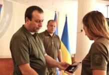 Визнання героїзму: у Вінниці шістнадцять родин отримали орден загиблих героїв Орден посмертно