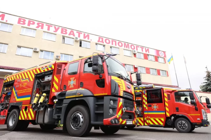 дві нові пожежні автоцистерни