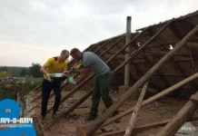 Вінницькі волонтери допомагають відновити житло на Херсонщині відновити житло