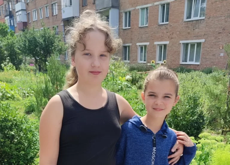 Дівчатка з Вінниччини стали волонтерами: збирають кошти для ЗСУ та підтримують захисників