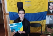 Учень із Харкова влаштовує вуличні концерти на Вінниччині для допомоги військовим Ілля Різник