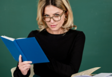 Вінницькі учителі отримуватимуть зарплату по-новому: міністр освіти Лісовий розробить нову модель оплати праці Зарплата вчителів