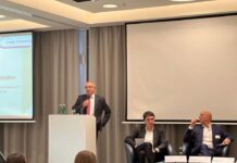 Олександр Домбровський представляє Україну на бізнес-форумі у Відні Довідково: Олександр Домбровський - міський голова Вінниці (2002–2005); голова Вінницької ОДА (2005–2010), народний депутат України VII і VIII скликань.