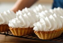 Корзинки із білковим заварним кремом Пісочні корзинки з білковим кремом