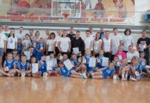 Батьки та діти змагалися у спортивній естафеті у Барській спортивній школ Баскетбольна родина-2023