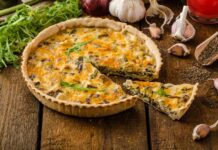 Грибний пиріг з опеньками і сиром Свіжоспечені рум'яні пироги