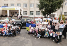 Вінницькі школярі відправили авто на фронт для Захисників Вінницький ліцей №22