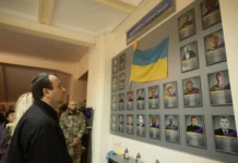 Вінницький університет вшанував пам’ять студентів та випускників, які загинули заради України меморіальна дошка