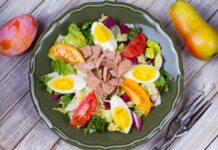 Три найсмачніших салати з тунцем салати з тунцем