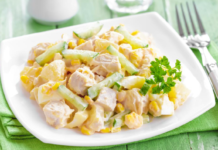 Гості будуть просто у захваті і проситимуть рецепт: бюджетний салат з ананасами і куркою салат з ананасами і куркою