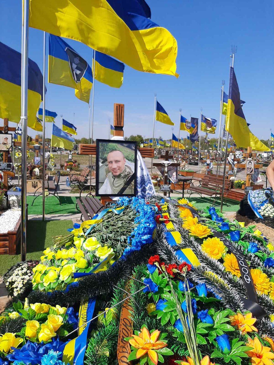 Триває збір підписів під петицією до Президента про присвоєння звання Герой Україні кулеметнику з Вінниці з позивним «Покемон».
