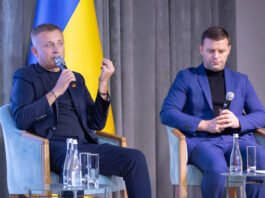 У Вінниці під час Форуму громад Вінниччини: «Економічний план Перемоги» активно обговорювали повернення ПДФО з зарплат військових до держбюджету. Одним зі спікерів, який підняв цю тему в межах реформи децентралізації став, керівник Вінницької міської організації Громадського Об’єднання «Ми – Вінничани», народний депутат VIII скликання, волонтер, Сергій Кудлаєнко.