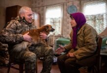 Людям відрізаним від цивілізації в Чорнобильській зоні доставляють допомогу військові ЗСУ про життя у Чорнобильській зоні