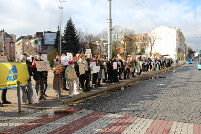 У Вінниці недільним ранком пройшла мирна акція за звільнення полонених Азовсталі