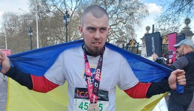 Український ветеран Роман Кашпур пробіг два марафони за сім днів на протезі