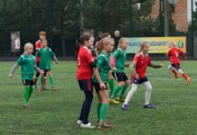 Дівчатка з Тростянця вибороли золото у футбольному турнірі у Вінниці змагання серед дівчат