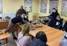 Як учасниця бойових дій викладає вінницьким школярам “Захист України”