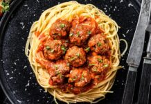 Спагеті з фрикадельками чудовий і легкий в приготуванні рецепт спагеті з фрикадельками