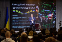 Валерій Чалий розповів вінничанам та військовим про міжнародну ситуацію Валерій Чалий, дипломат, громадський і державний діяч, Надзвичайний і Повноважний Посол України у США, під час благодійного марафону «Вінничани для ЗСУ», який організувало ГО “Ми – Вінничани” з партнерами, виступив зі промовою про політичну ситуацію навколо війни України з росією.