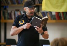 Вінничан запрошують відвідати стендап-комедію «Тихо начитаний» Михайло Журавель