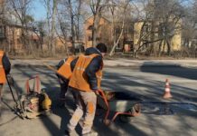 У Вінниці обробляють ями на дорогах рециклером та роблять «холодне асфальтування»
