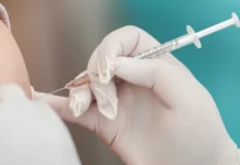 Аптеки отримають право проводити вакцинацію