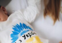 150 прожиткових мінімумів на першу дитину: Багатодітна мати та депутат Верховної Ради Лариса Білозір розповіла про новий законопроект Щоб ще більше звучало гордих голосів наших дітей: «Я з України»!», - каже народний депутат Лариса Білозір.