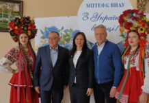 На Вінниччині студенти-аграрії отримали гранти по 40 тисяч гривень Громадське об’єднання «Ми-Вінничани» спільно з БФ «МХП-Громаді» постійно впроваджують мотиваційні грантові конкурси для студентів, зазначає Голова Наглядової Ради Благодійного Фонду "МХП-Громаді" Юрій Мельник.