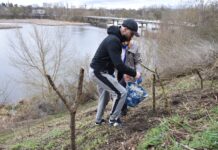 У Стрижавці на березі Бугу висадили 50 кущів бузку