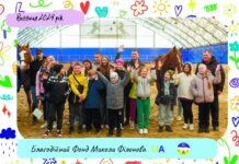 Для дітей загиблих військовослужбовців з Хмільника влаштували екскурсію та розваги. ФОТОРЕПОРТАЖ Справжнє свято влаштував Благодійний Фонд Миколи Філонова «Український Альянс» для дітей полеглих захисників з Вінниччини. До заходу залучили 28 дітлахів у супроводі вихователів.