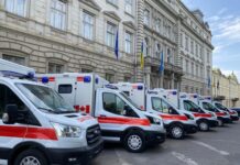 Канада передала Україні 10 “швидких” для транспортування важкохворих пацієнтів