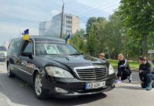 Вінничани зустріли живим коридором молодого азовця Назарія Гринцевича. ВІДЕО