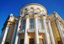 У Вінниці замінували будівлю ОВА та облради