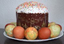 На Вінниччині триває акція «Паска в дарунок» від Геннадія Вацака вже шість років Геннадій Вацак дарує смачні паски виробництва Кондитерський Дім "Вацак" самотнім людям поважного віку, інвалідам І групи, родинам загиблих воїнів, передають паски в будинки інтернати, терцентри для самотніх, 16 округу.