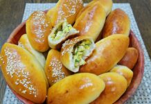 Рецепт пиріжків з цибулею та яйцем: простий і смачний