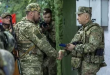 Військового з Вінниччини Головнокомандувач ЗСУ нагородив “Золотим хрестом”