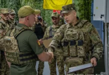 Бійця з Вінниччини нагородили грошовим сертифікатом від Головнокомандувача ЗСУ