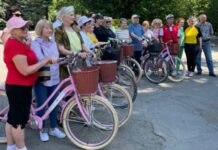 У Вінниці відкрили вело-сезон спортсмени 60+ підопічні центру соціального обслуговування