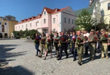 У день Конституції України у Вінниці вшанували пам’ять загиблих героїв
