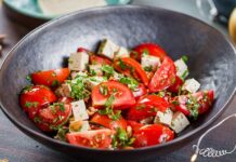 Неймовірний салат із тофу та томатів: швидкий рецепт