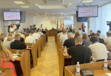 Нові автобуси, безбар’єрний простір та підтримка армії: у Вінниці відбулась сесія міськради