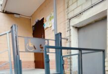 На вулиці Дачній встановили п’ятий підйомник для людей з інвалідністю